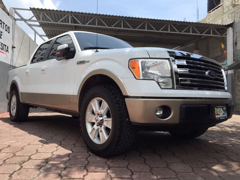 Imagen de FORD LOBO LARIAT 4X2 SEMINUEVA numero 0