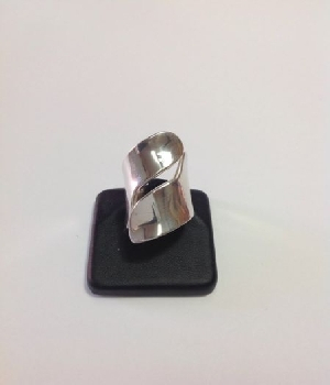 Imagen de Anillo para dama de plata de .950 diseño exclusivo. numero 0