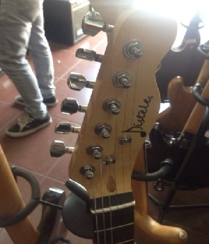 Imagen de Guitarra tipo telecaster numero 0