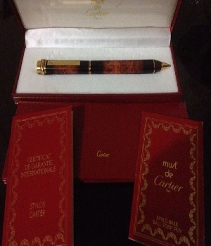 Imagen de Pluma Must de Cartier nueva (chapada en oro) con estuche y certificado. En numero 0