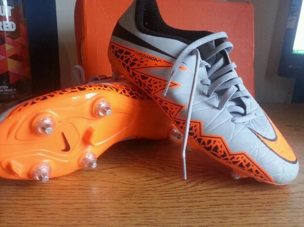 Imagen de Botines Hypervenom phanton II neymar Tapones intercambiables. numero 0