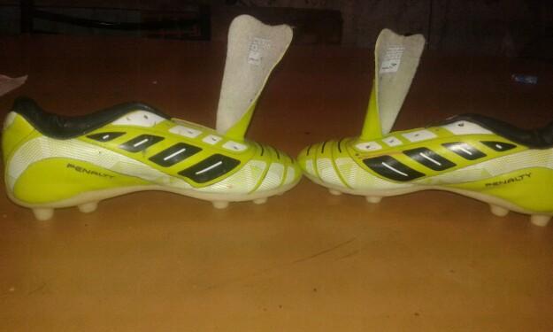 Imagen de Botines penalty y canilleras puma numero 0
