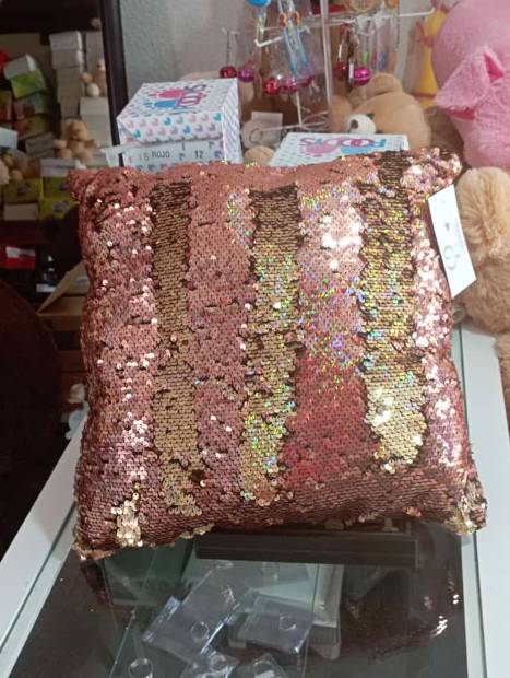 Imagen de Cojin de lentejuela reversible color dorado y bronce de 40 cms numero 0