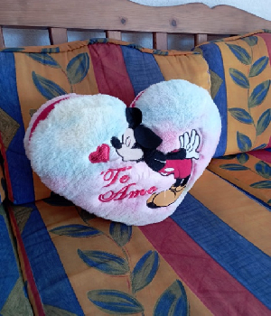 Imagen de Corazon de peluche mickey mouse dando beso numero 0