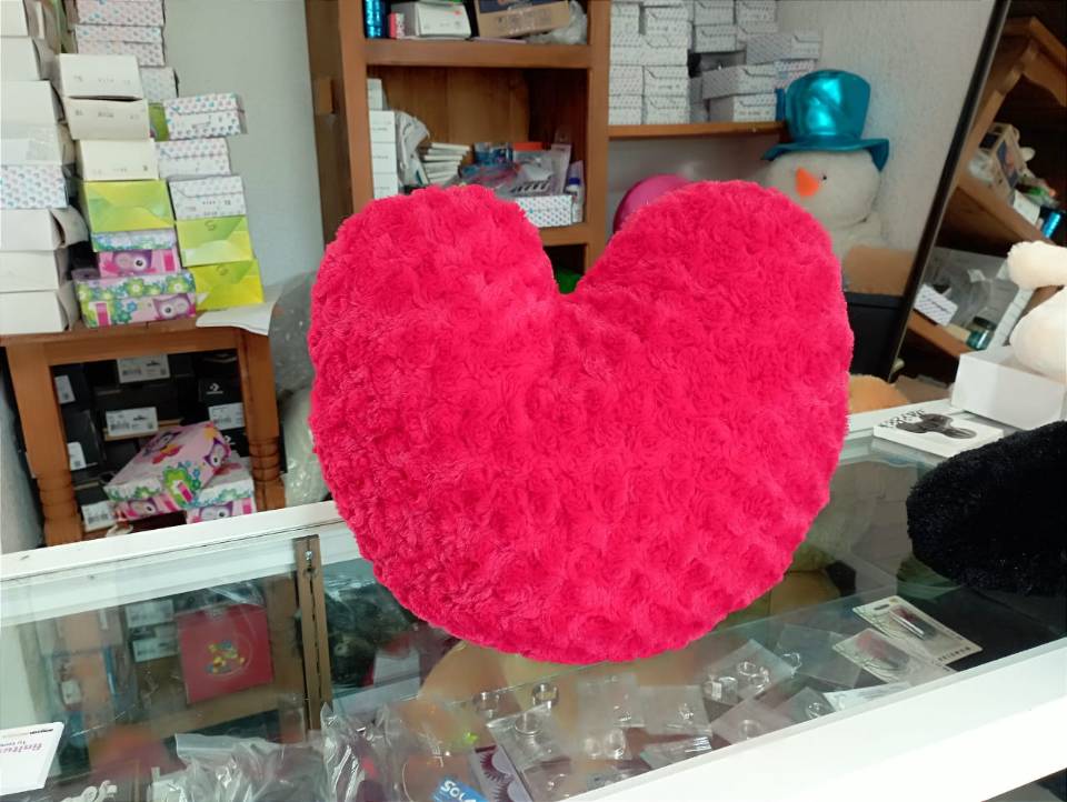 Imagen de Corazón de peluche rojo 33 cms tela enchinada tipo borreguito numero 0