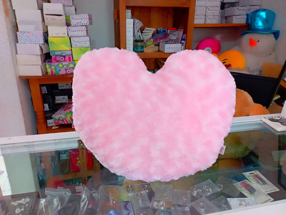 Imagen de Corazón de peluche rosa 33 cms tela enchinada tipo borreguito numero 0