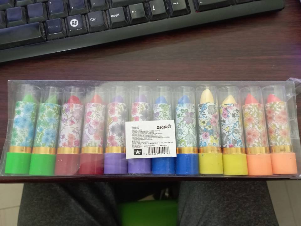 Imagen de Docena de labiales magicos colores surtidos numero 0