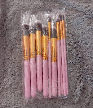 Imagen de Juego de 10 brochas de maquillaje rosas con bronce de 15 cms y 18 cms numero 0