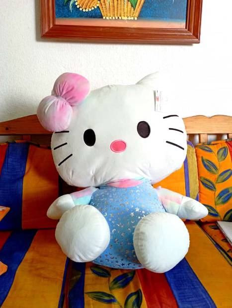 Imagen de Kitty de peluche gigante de 75 cms sentada con vestido azul numero 0