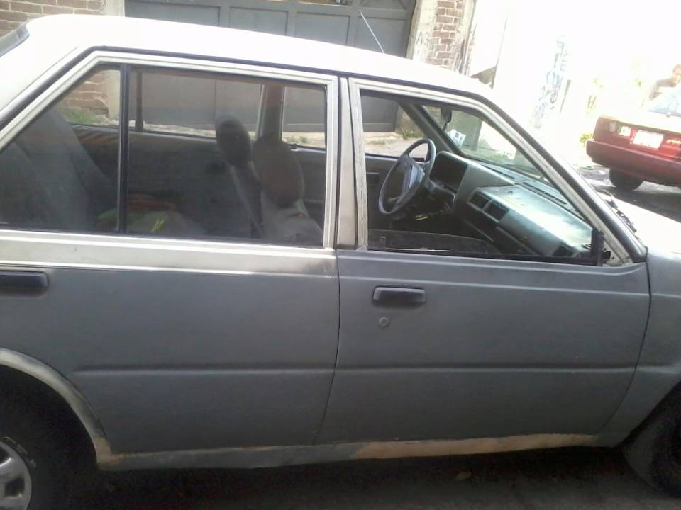 Imagen de Automovil Nisan tsuru numero 2