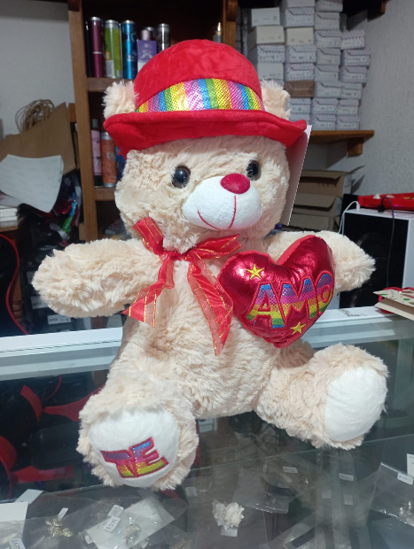 Imagen de Oso de peluche con gorro de 35 cm color café y corazón te amo numero 0