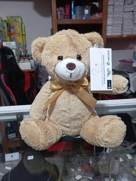 Imagen de Oso de peluche de 25 cm color miel para centro de mesa numero 2