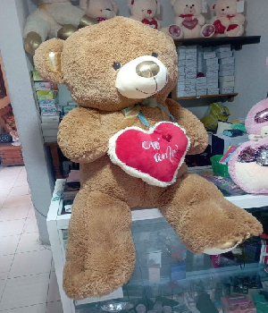 Imagen de Oso de peluche gigante café con corazón de 125 cm numero 0