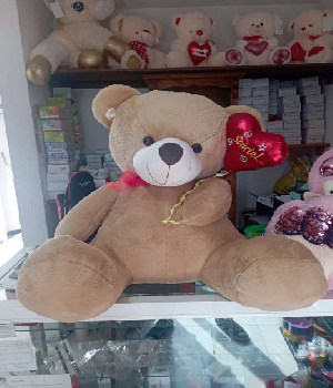 Imagen de Oso de peluche gigante con globo de 70 cm sentado color cafe numero 0