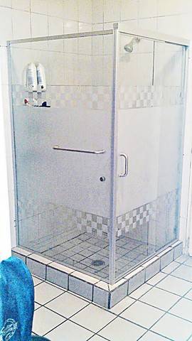 Imagen de PUERTAS, CANCELES, DOMOS, PASAMANOS Y PROYECTOS EN CRISTAL TEMPLADO numero 2