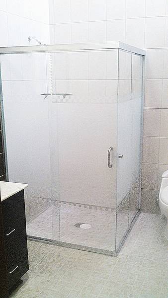 Imagen de PUERTAS PARA BAÑO CRISTAL TEMPLADO 2017 numero 1