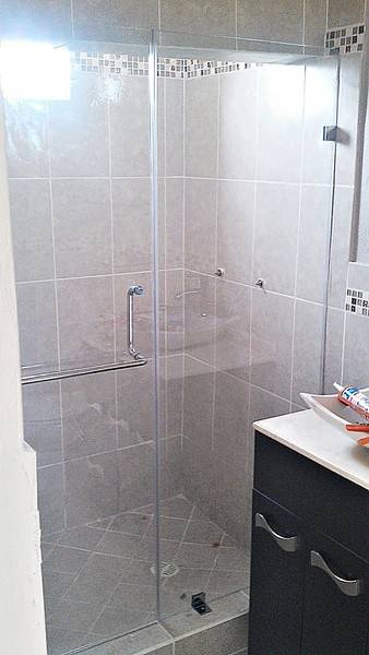 Imagen de PUERTAS PARA BAÑO CRISTAL TEMPLADO 2017 numero 2