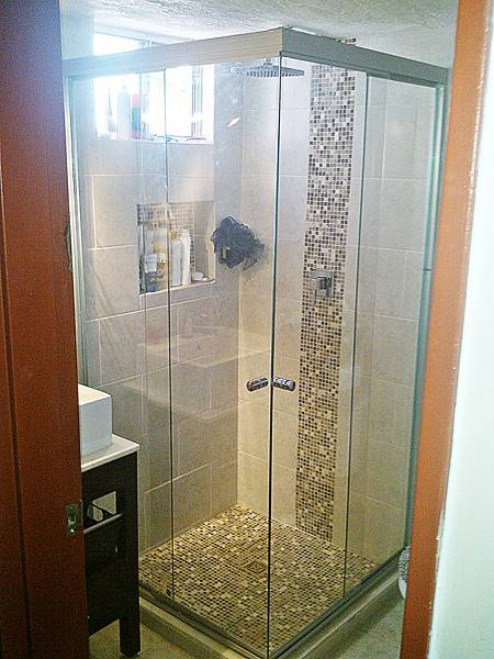 Imagen de PUERTAS PARA BAÑO CRISTAL TEMPLADO 2017 numero 3