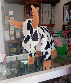 Imagen de Toro vaca de peluche de 60 cms de largo blanco y negro numero 0
