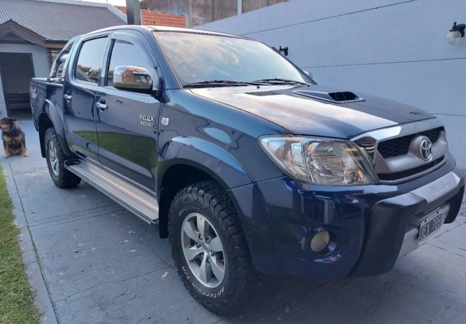 Imagen de Toyota hilux srv 4x4 motor 3.0 diésel turbo vendo urgente titular numero 0