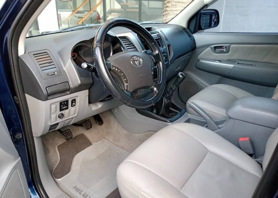 Imagen de Toyota hilux srv 4x4 motor 3.0 diésel turbo vendo urgente titular numero 4