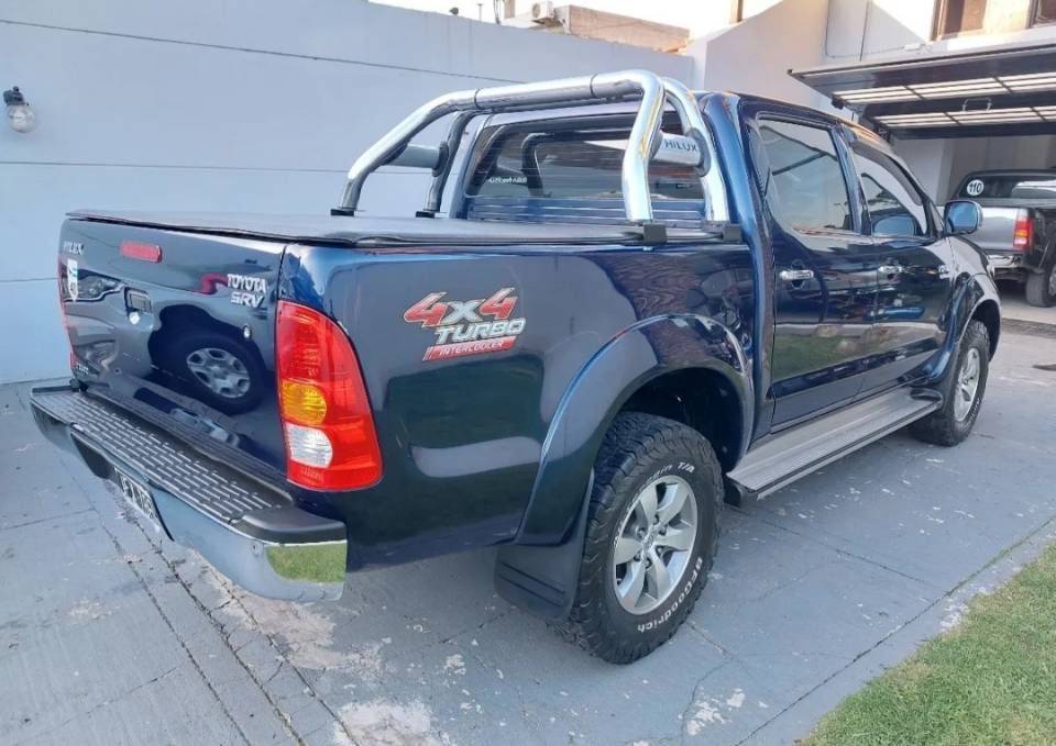Imagen de Toyota hilux srv 4x4 motor 3.0 diésel turbo vendo urgente titular numero 3