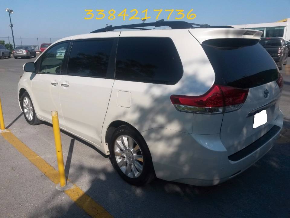 Imagen de toyota sienna xle numero 1